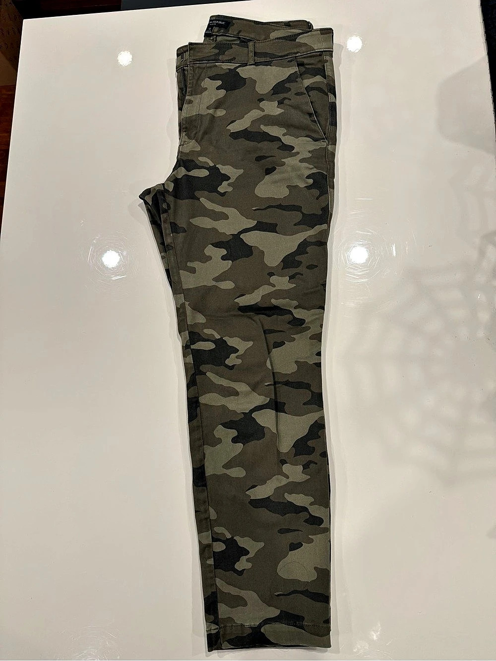 Banana Republic Camo Skinny Pants in Green & Black